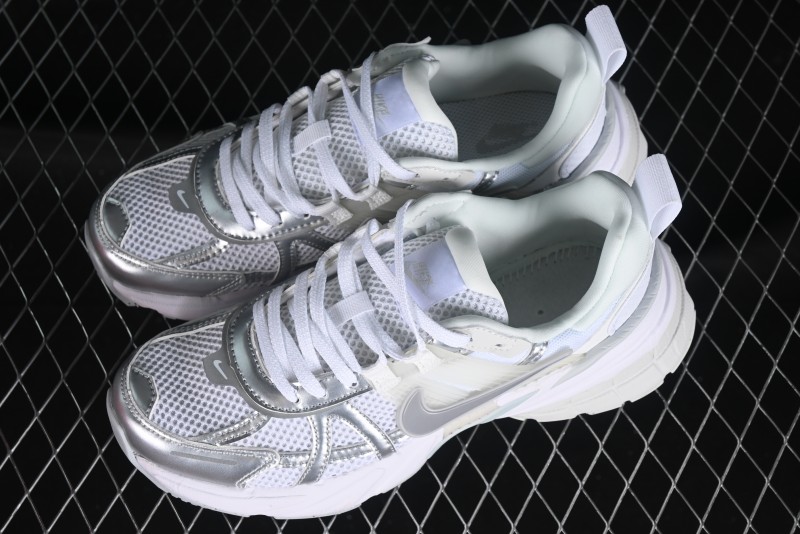 Nike Runtekk Run Retro Low-Top Running Shoes with Cushlon Midsole and Anti-Slip Design - FD0736-104