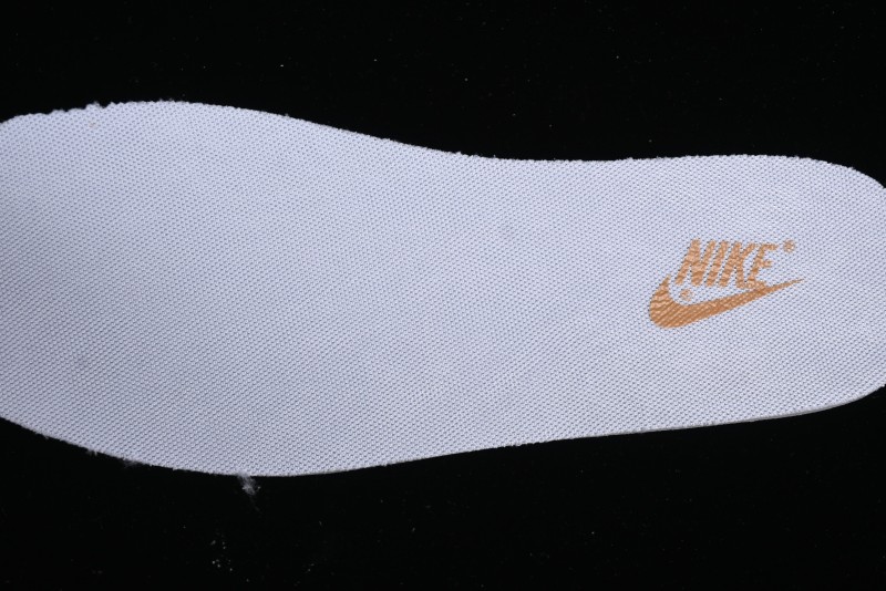 Supreme x Nike Dunk Low SB Skate Shoes with Zoom Air Cushion - XD6188-035