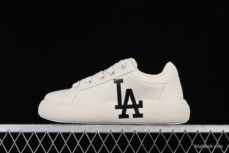 MLB Chunky Classic Base New York Yankees Lightweight Platform Casual Sneakers - 3ASXCCB4N07CRS