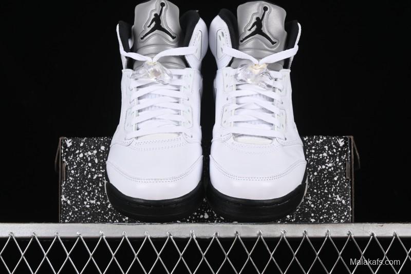 Nike Air Jordan 5 Retro Basketball Shoes in White/Silver/Black - DD0587-110