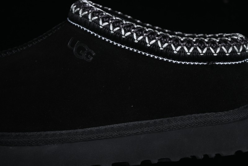 UGG Classic Mini II Snow Boots with TREADLITE Outsole - 5955