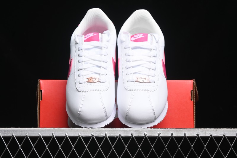 Nike Classic Cortez Leather Retro Running Shoes - 904764-109