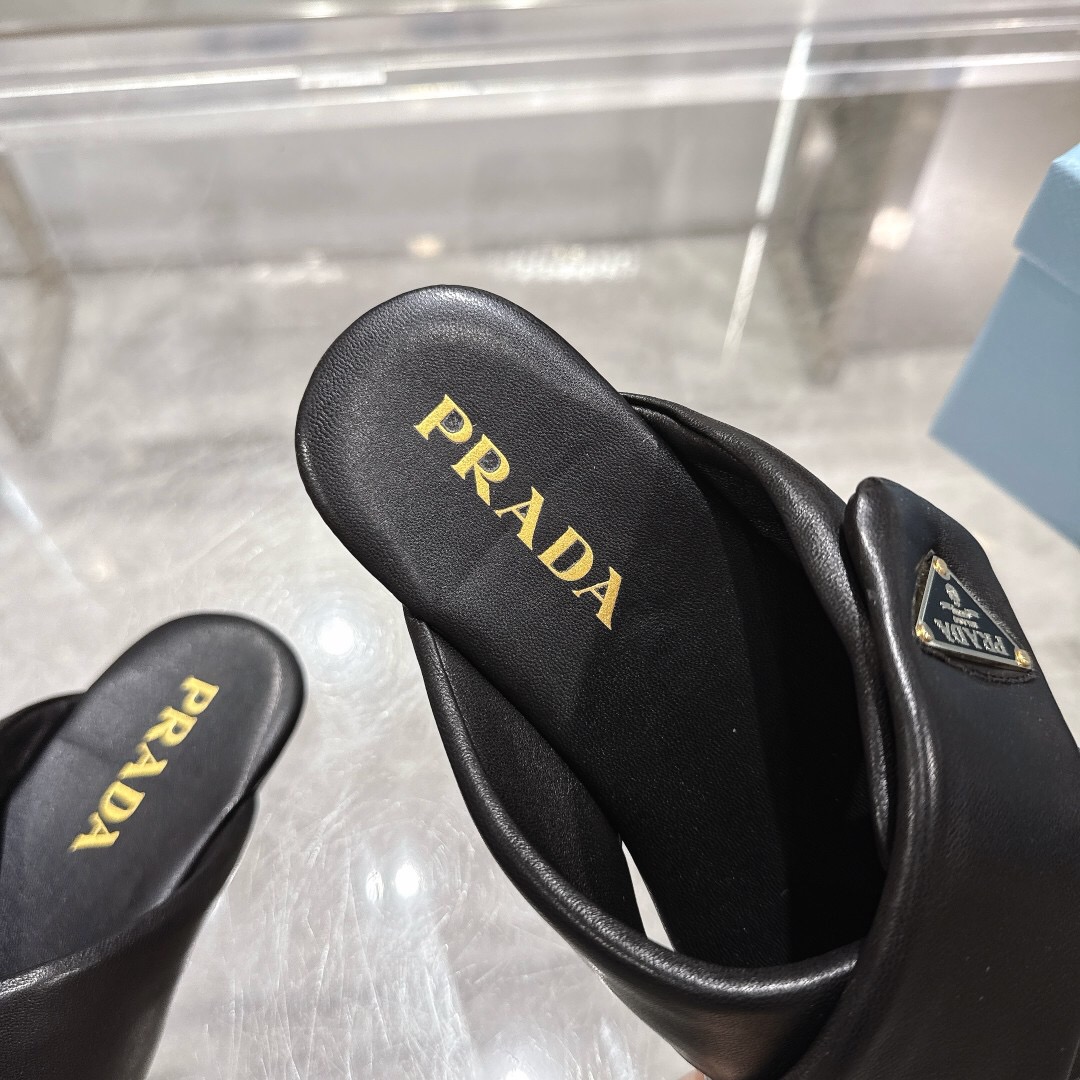 2025 Women Prada Black Leather Slippers