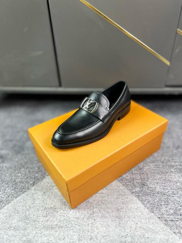 2024 Men Louis Vuitton Black Leather Loafers MJ00290