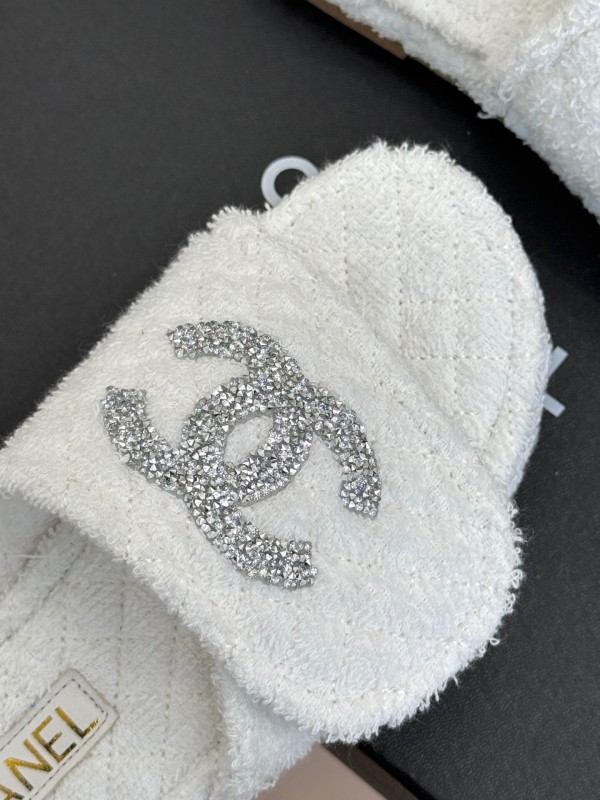 2025 Slippers Chanel White Terry Cloth Crystal CC Logo KFY00220