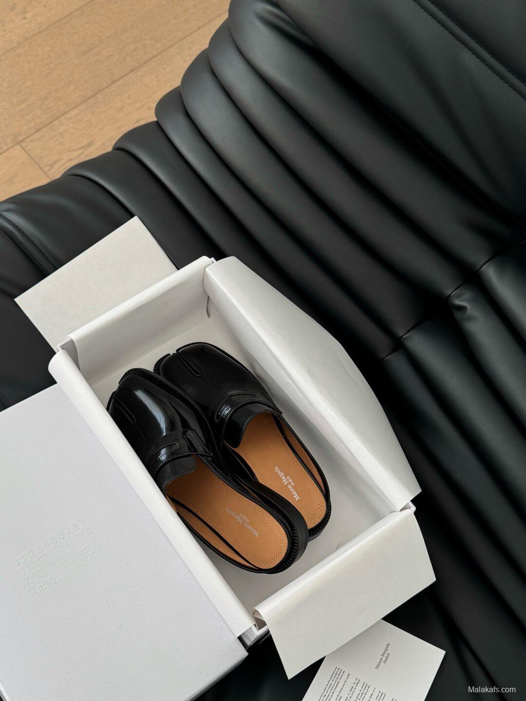 2025 Women MM6 Black Leather Tabi Loafers
