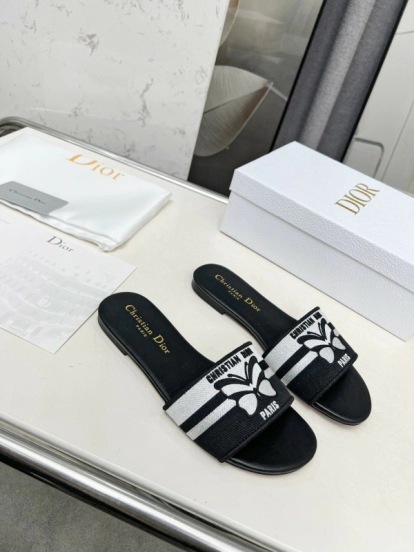 2025 Women Dior Black White Embroidery Slippers LY00170