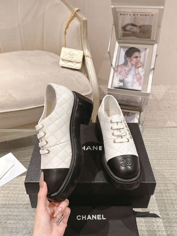 2025 Women Chanel White Black Leather Sneakers