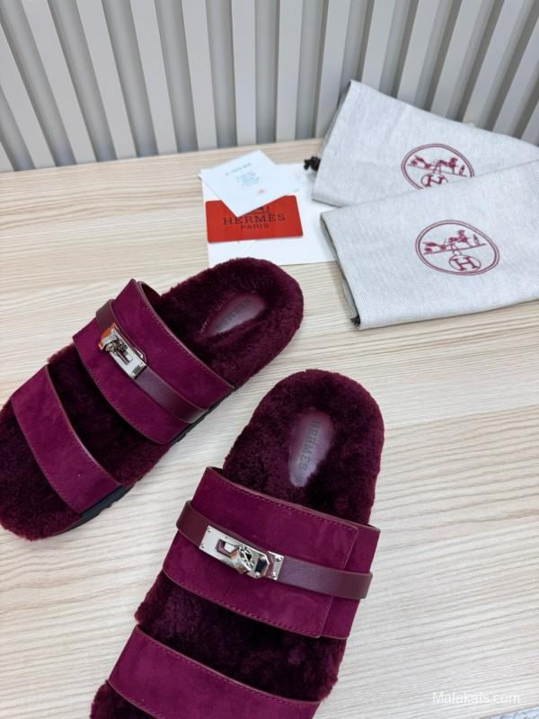 2024 Slippers Hermès Burgundy Shearling Sandals 