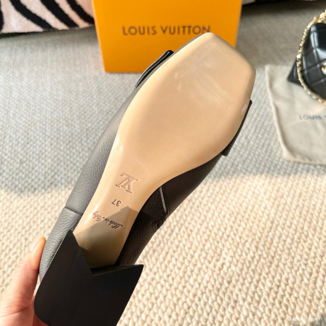 2024 Women Louis Vuitton Black Leather Ankle Boots MJ00420