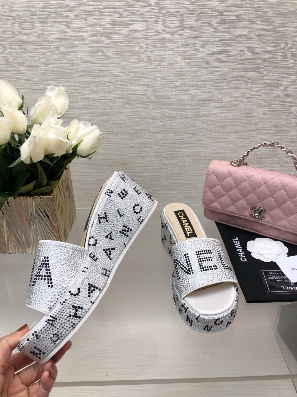 2025 Slippers Chanel White Silk Platform Crystal LY00320
