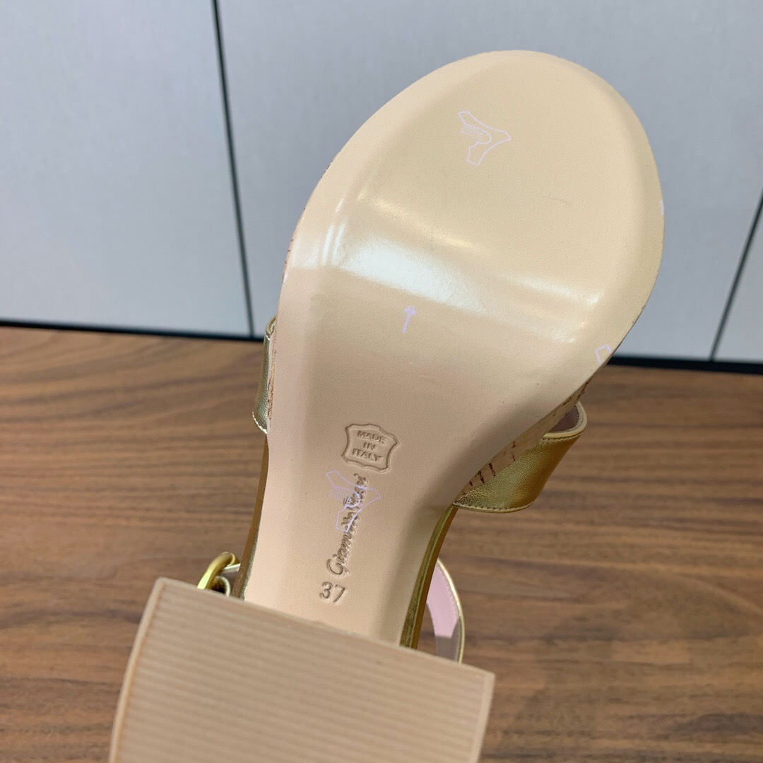 2025 Women Gianvito Rossi Gold Leather Platform Sandals KFY00320