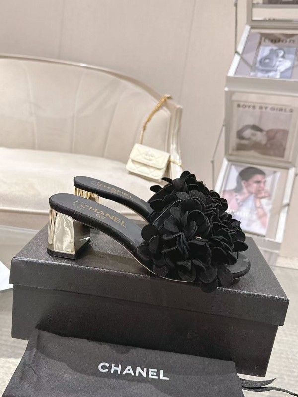 2025 Women Chanel Black Leather Slippers Floral B2032-2