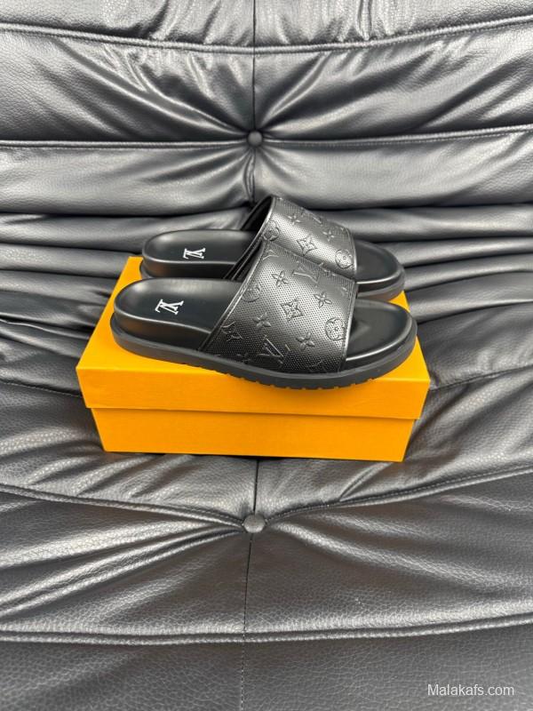 2025 Men Louis Vuitton Black Leather Slippers AS00170