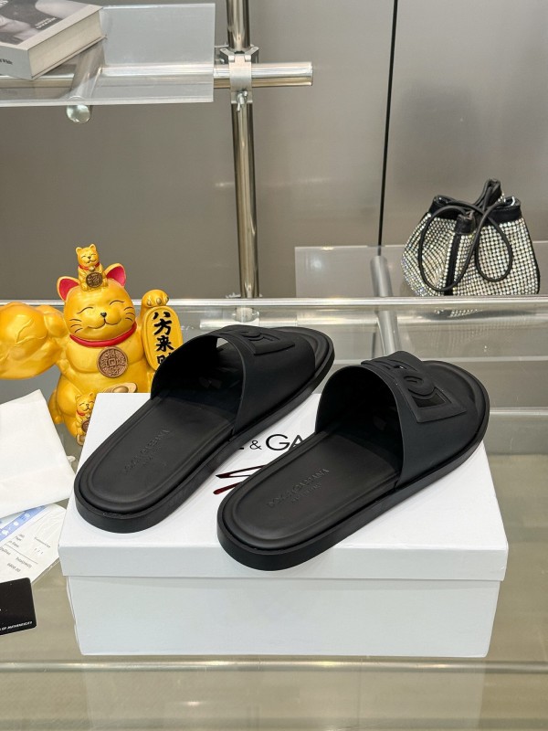 2025 Men Dolce & Gabbana Black Leather Slippers KFY00150