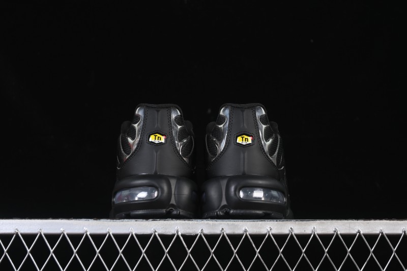Nike Air Max Plus Retro Running Shoes with Air Cushion Technology - HJ9743-001