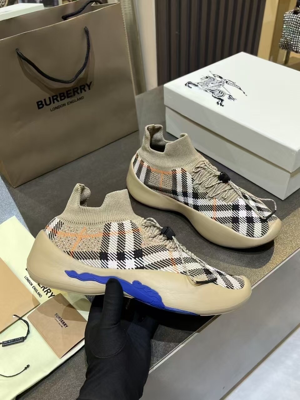 Burberry 2025/SS Italy Made Sneakers - KFY00280