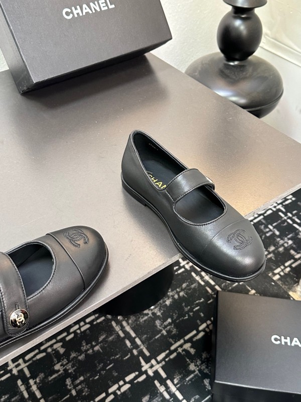 Chanel Quilted Slippers with Diamond Pattern Design - KFY00280
