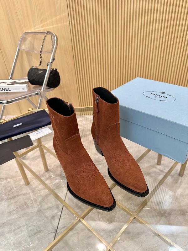 Prada Classic Pointed Boots 2025 SS Collection - L Y00330