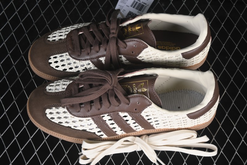 Adidas Samba OG Classic Lifestyle Sneakers with Retro Design - IH9373